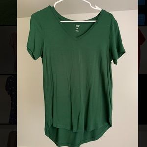Hanging emerald green tee